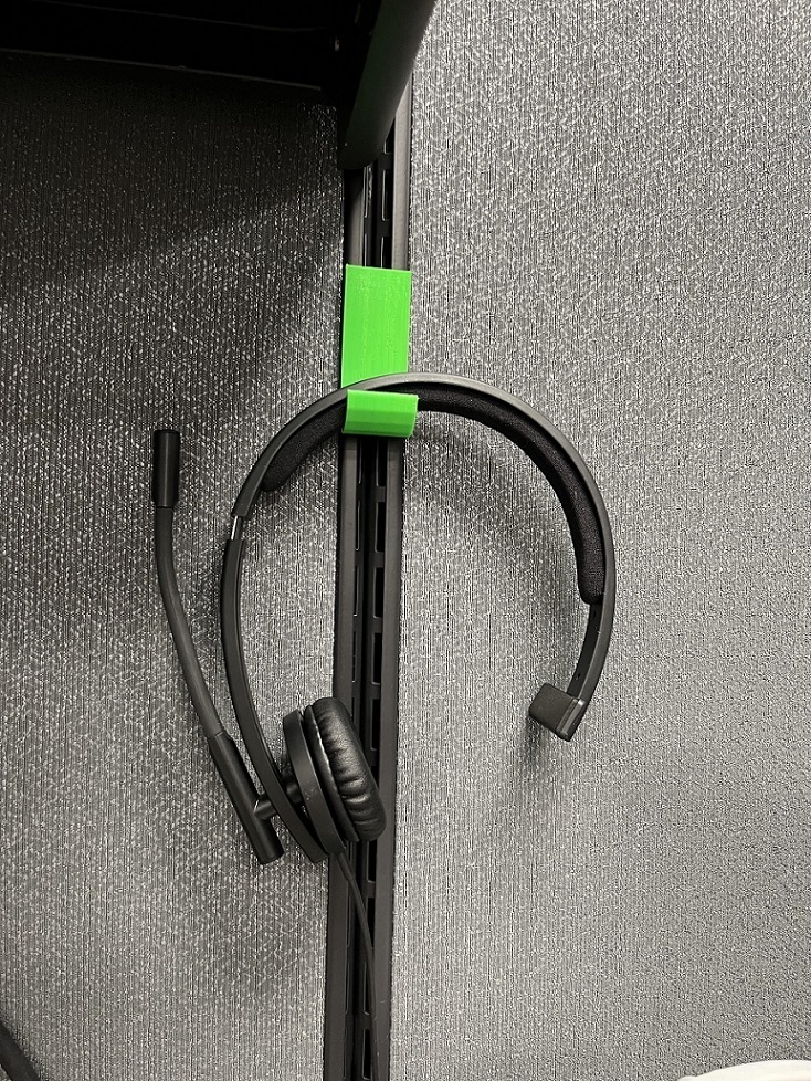 Free 3D file Headset Hook for Cubicle Seam 🪝・3D printer model to