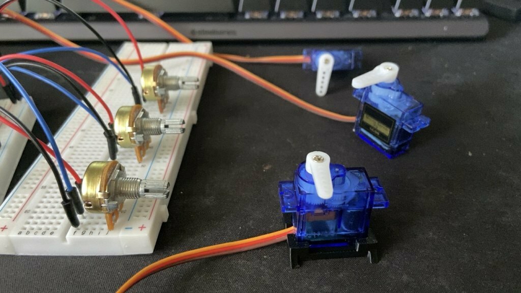 Free 3D file SG90 Servo Motor Holder 🔌・3D printer design to download・Cults