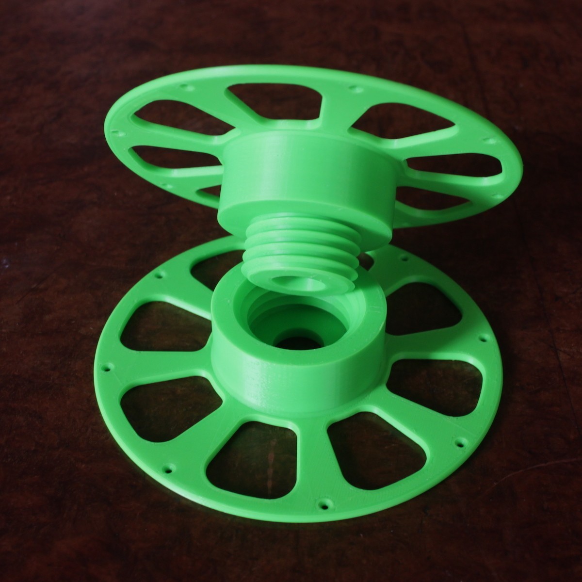 3D printable 3D-printable split filament spool with threaded joint (135 ...